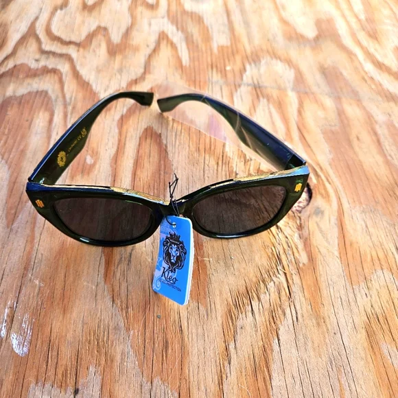 Kleo Stylish Black Sunglasses - Picture 7 of 16